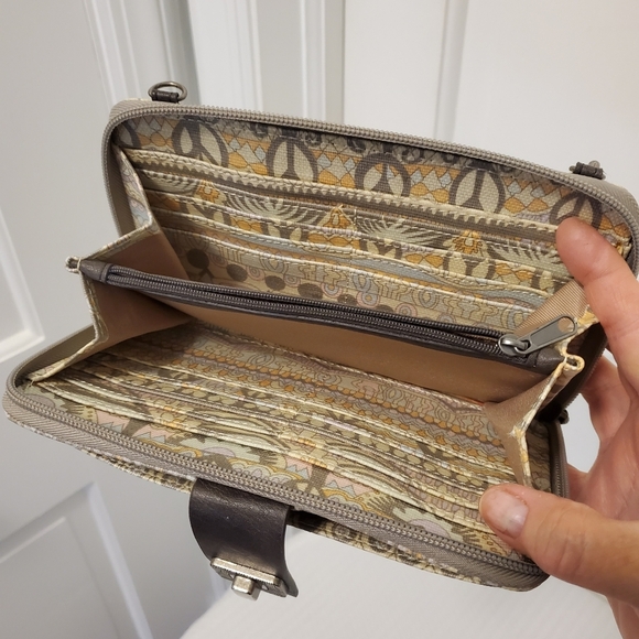 Sakroots "PASTEL ONE WORLD" Print, Cellphone Wallet/Wristlet - Picture 7 of 12